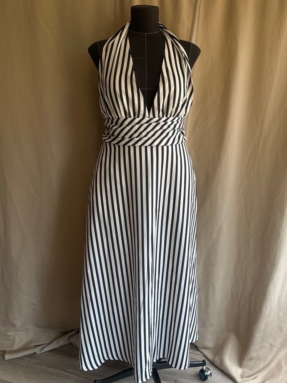 Commense Black and White Stripe Backless Pockets Dress